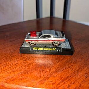 2011 M2 Machines  1970 DODGE CHALLENGER R/T  Silver Detroit Cruisers Premium Ed.